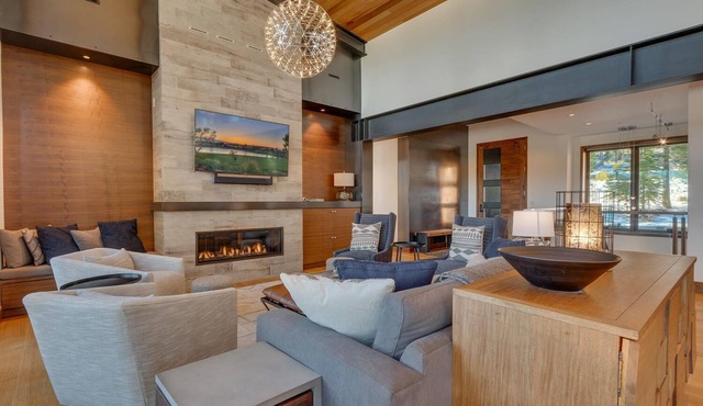 Big Sky at Schaffers - Deluxe 4 BR Private Hot Tub - Pet Friendly in Truckee