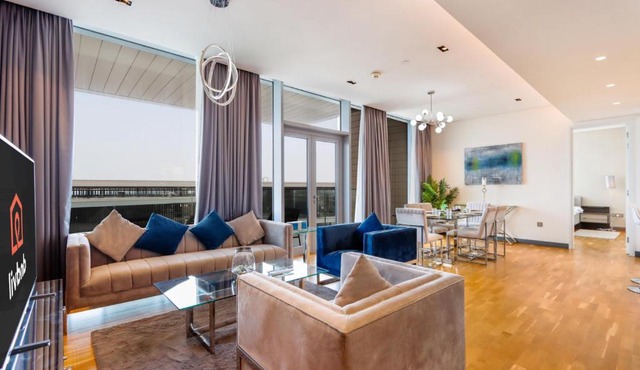 Bluewaters Island - High-Floor 1 Bedroom Suite by Livbnb