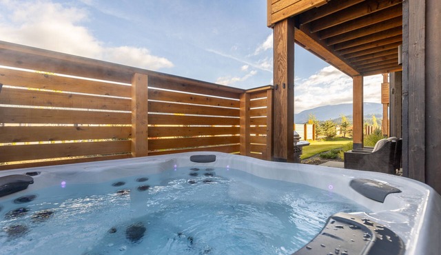 Book Luxury in Downtown Big Sky | Private Hot Tub | Big Sky Resort Minutes Away