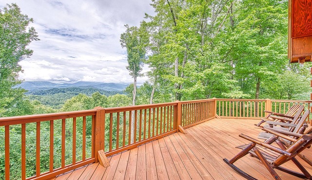 Breath-taking long-range views nestled in the heart of the Great Smoky Mountains in Whittier