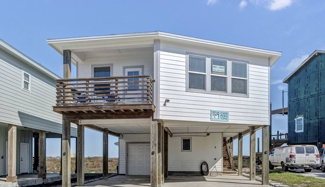 Breathtaking Views & Coastal Comfort: Your Perfect Home at Casa Pura Vida