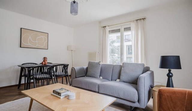Bright 2-BR in Wipkingen — balcony, garden & tram nearby in Zürich