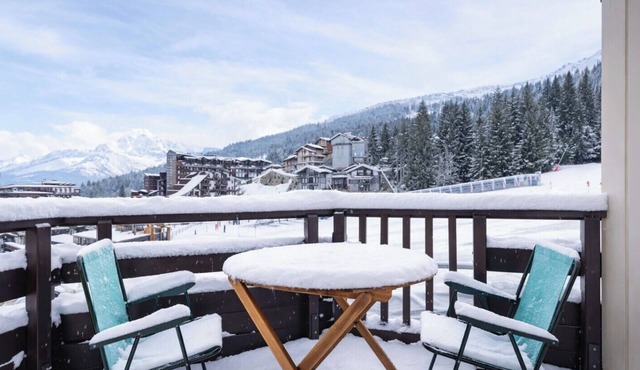 Bright Cocoon With Balcony And View On The Valley in Courchevel