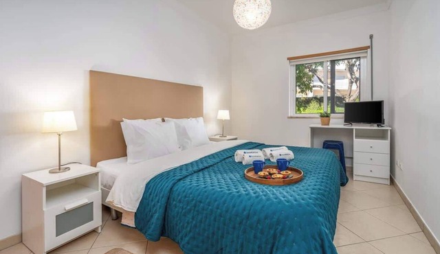 Bright & Comfortable Flat by HostWise in Santa Luzia