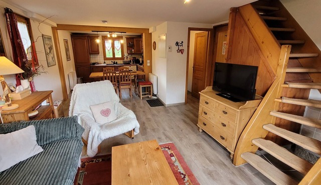 Bright duplex apartment with terrace in Servoz