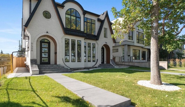 Bright/New & Spacious 3BR/2BA – Central Location in Calgary