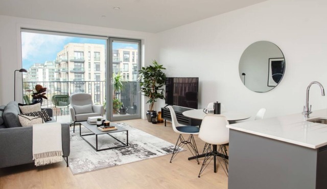 Bright & Spacious 1BR Escape in Dublin in Dublin