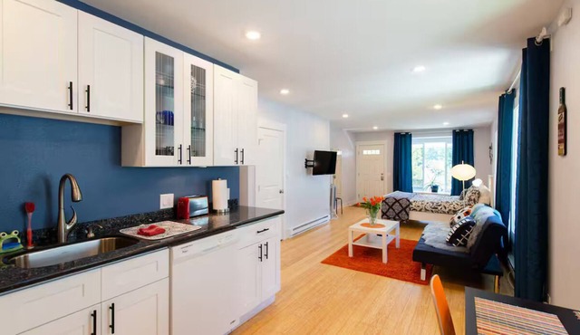 Bright Studio in downtown Fremont in Seattle