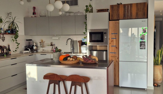 Bright & Stylish Boho Home w Botanical Terrace, by a grove -with a safe Mamad
