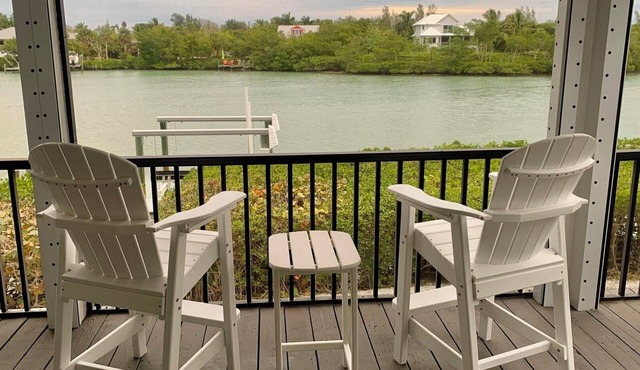 Bring Your Boat! 3br/3ba Santiva pool home, dock/lift. Pet Friendly. in Sanibel