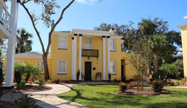 C4, Perfect location in downtown, near beaches, work from home, free parking! in St Augustine