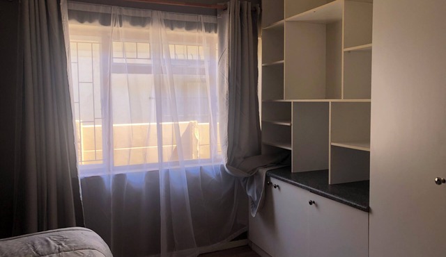 Cape Town (Plumstead), South Africa, 3 bedroomed 2 bathrooms free standing house in Cape Town