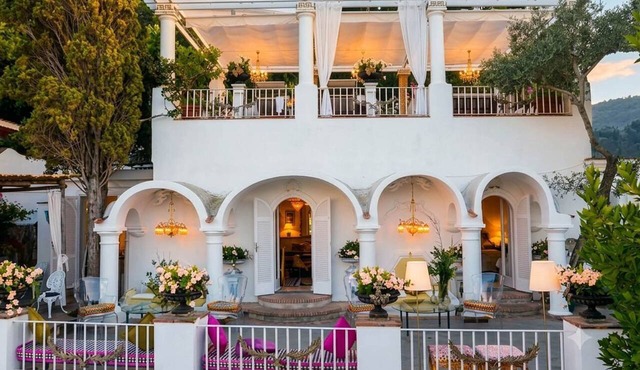 Capri Villa Luminosa a stone's throw from the Piazzetta with Faraglioni View. in Capri