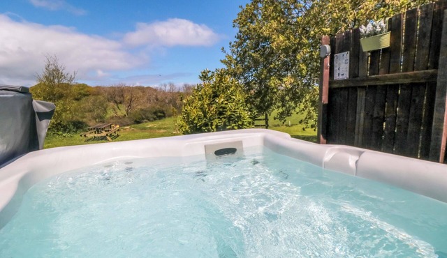 CARTERS, with hot tub in Burniston in Scarborough
