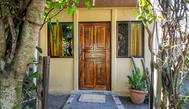 Casa Kattleya, Ubicada en el Centro de Tortuguero, a Pocos Metros de la Playa
