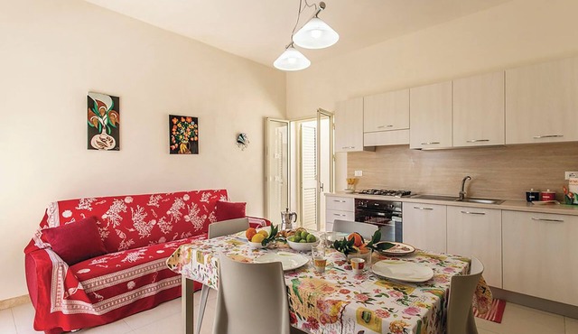 Casa Rosso Corallo, by the sea and with a large garden in Punta Secca