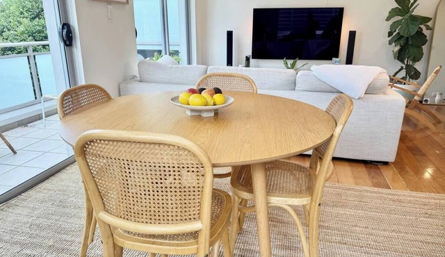 Cascata - Modern 2 BR 2 Bath Apartment + parking in Petersham