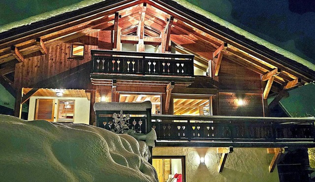 Chalet Centre Combloux Avec vue Magnifique sur la Chaine du Mont Blanc in COMBLOUX