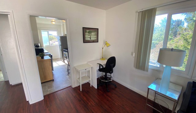 Charming 2-bedroom apartment near Venice, SMC in Santa Monica