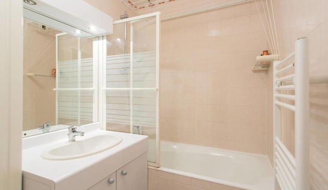 Charming Apartment Near The Champ De Mars in Paris