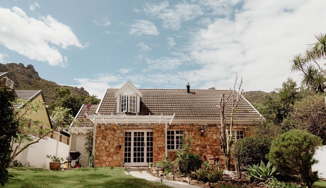 Charming Cottage nestled in the Valleys of Hout Bay in Cape Town