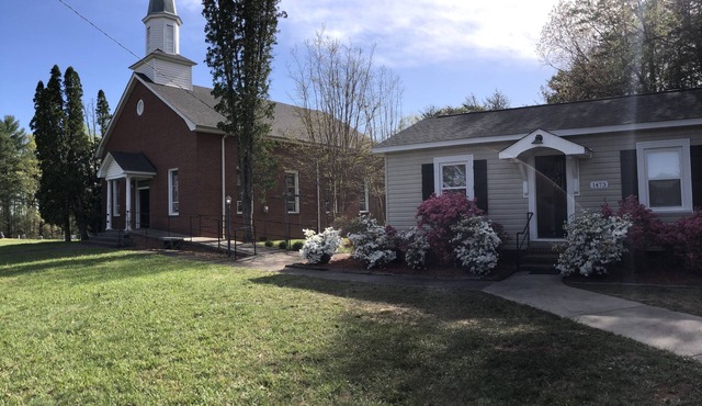Charming Cottage with your own Sunrise Mountain Chapel. in Rutherfordton
