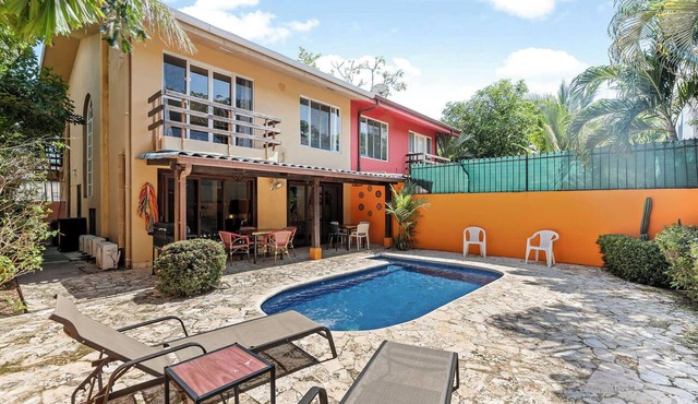 Charming Duplex in Playa Potrero’s Surfside Community, with a Private Pool, Cozy Interior & Walkable Access to the Beach in Playa Potrero