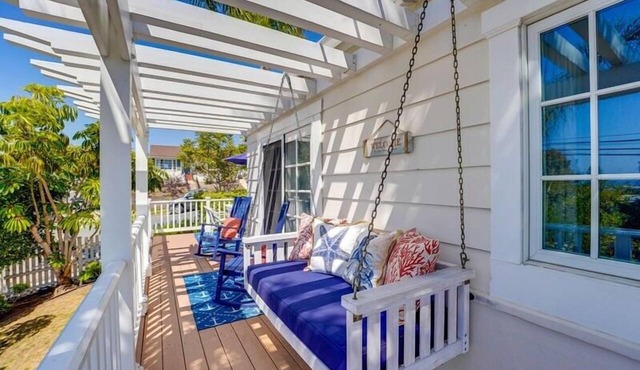 Charming hillside cottage home with Ocean views in San Diego