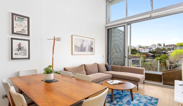 Charming Modern Apartment with City Views in Forest Lodge