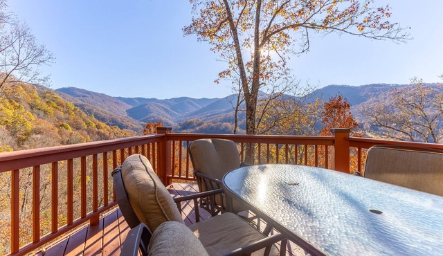 Charming Mountain Getaway| Wifi | Country Club in Whittier