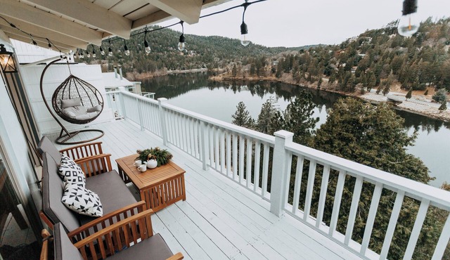 Charming Retreat with Stunning Lake Views. in Crestline