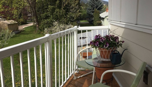 Charming studio suite in the charming summer country in Summerland