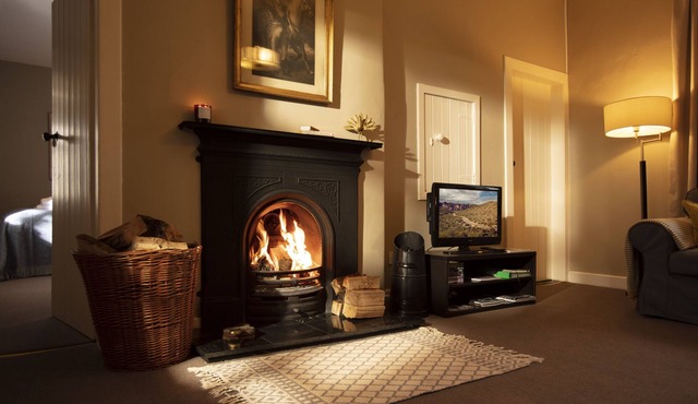Chestnut Cottage - a charming traditional stone cottage with 2 bedrooms on Arniston Estate in Gorebridge