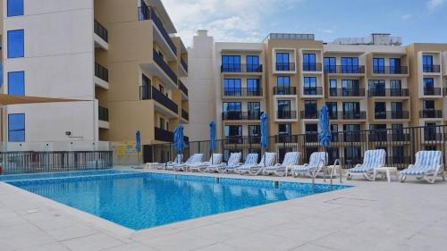 Chic Studio with Lagoon Views Walk Beach and Golf