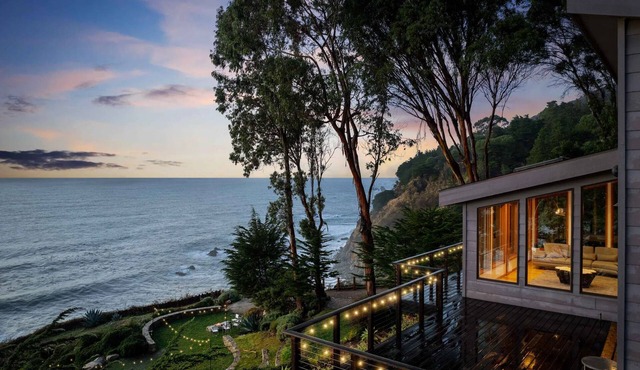 Cliffside Luxury Retreat: Panoramic Views + Outdoor Copper Tub + Sauna in Big Sur
