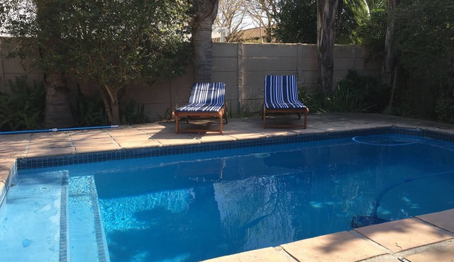 Close to golf course - Cozy, quiet holiday house with pool and garden in Olive Grove