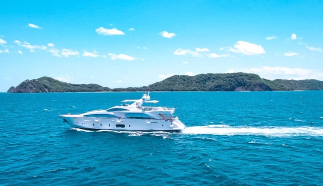 Coastal Elegance: Luxury Yacht in Playa Flamingo