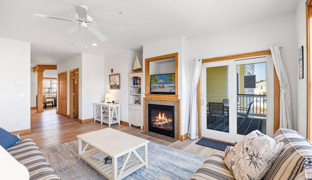 Coastal Get Away Pool, Gym & 5-Min Beach Drive in Kill Devil Hills