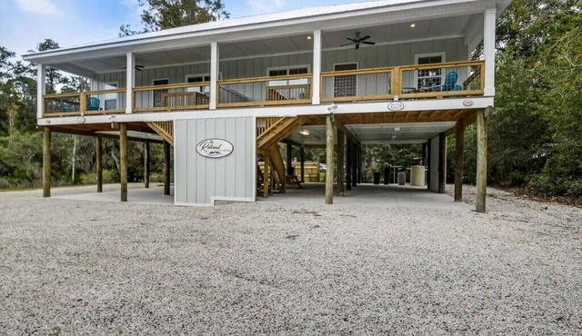 Coastal Getaway – 2BR, Near Boat Ramp & Ferry in St. Marys
