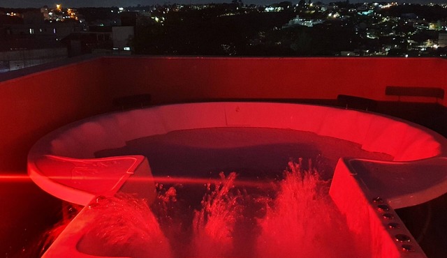 Cobertura Duplex com Hidromassagem ao Ar Livre Para 8 Pessoas