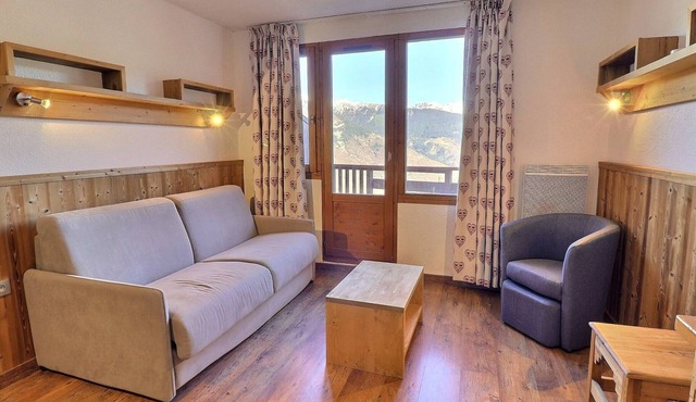 Comfortable 2-Room with Balcony, Pets Allowed, Ski-in/Ski-out in La Tania