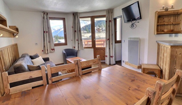 Comfortable 2 Rooms + Cabin, Pets Allowed, Ski-in/Ski-out in La Tania