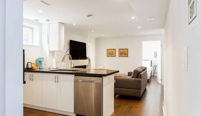 Comfortable Mississauga Stay, Private Entry, Laundry & Wi-Fi in Mississauga