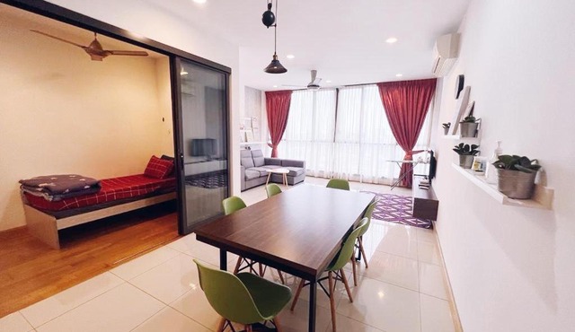 Connected train 3 Bedrooms - ABOVE KLGATEWAY MALL 14 in Kuala Lumpur