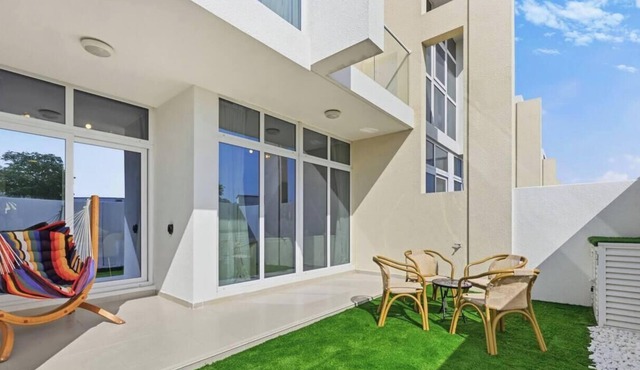 Contemporary 3-Bedroom Villa by Deleguest