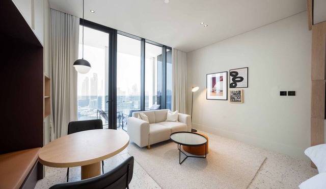 Contemporary Studio w/Burj View