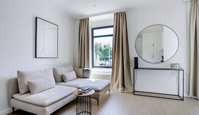 Convenient Hard 1BR, near Tram Stop, Restaurants & Shops, by Blueground in Zurich