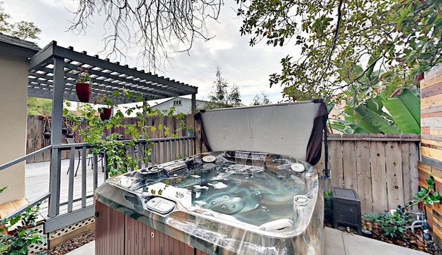 Cool New Remodel Near Coronado, NEW Jacuzzi, Fire Pit, BBQ, Walk to Downtown! in San Diego