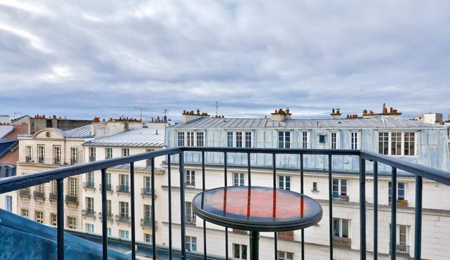 Cosy apartment under the roofs of Paris in Paris
