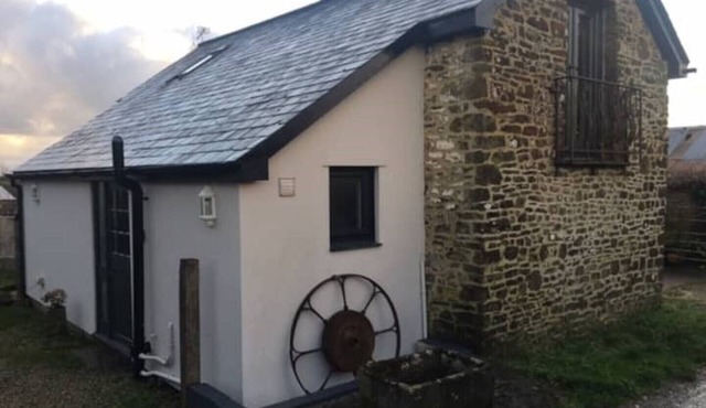 Cosy, quiet space in pretty countryside with access to fields. 20 mins to coast. in Bradworthy Devon